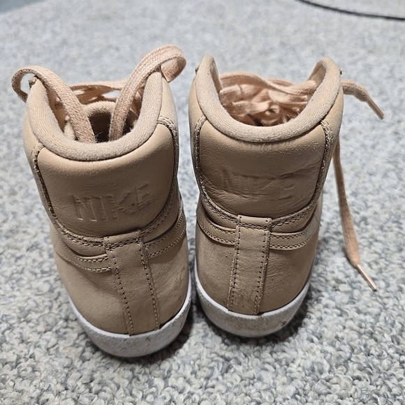 Tan High-Top Sneakers Nike Blazer Leather - Picture 4 of 6